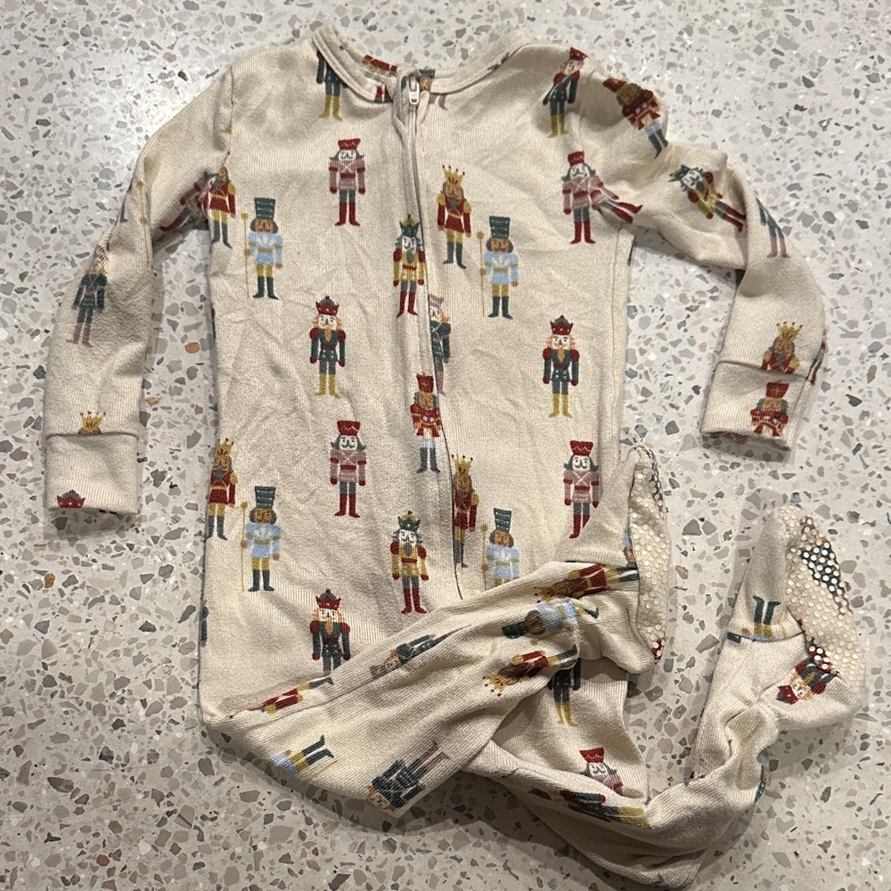 BABY NUTCRACKER HOLIDAY PJS // little co. - 12m - zippered